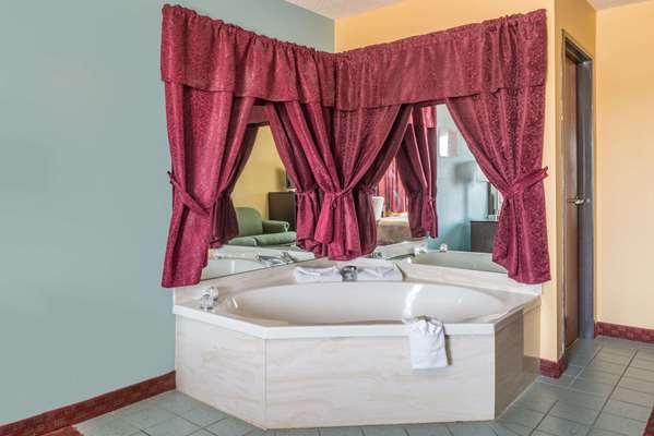  - Super 8 Hotel Troy - I-55 & I-70, Exit 18