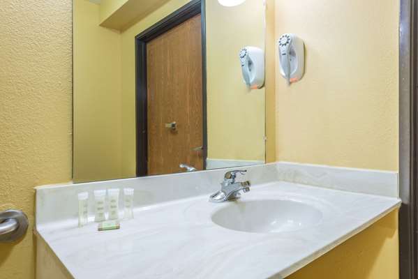  - Super 8 Hotel Troy - I-55 & I-70, Exit 18