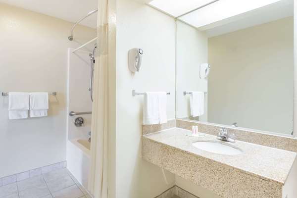  - Super 8 Motel Stafford - I-95, Exit 143