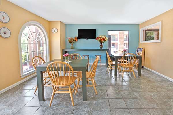  - Super 8 Motel Acworth - I-75, Exit 277