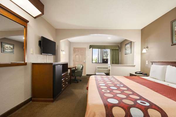 Suite - Super 8 Motel Baton Rouge - I-12, Exit 4