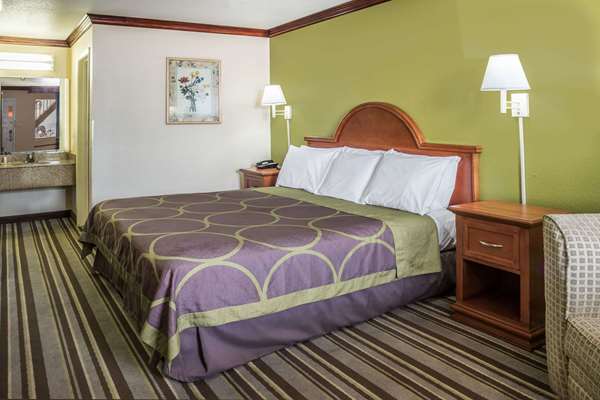  - Super 8 Motel San Marcos - I-35, Exit 205 & 206