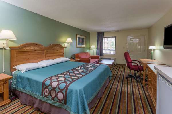 Suite - Super 8 Motel Norcross - I-85, Exit 101