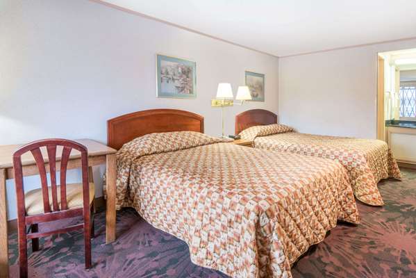  - Knights Inn Canton