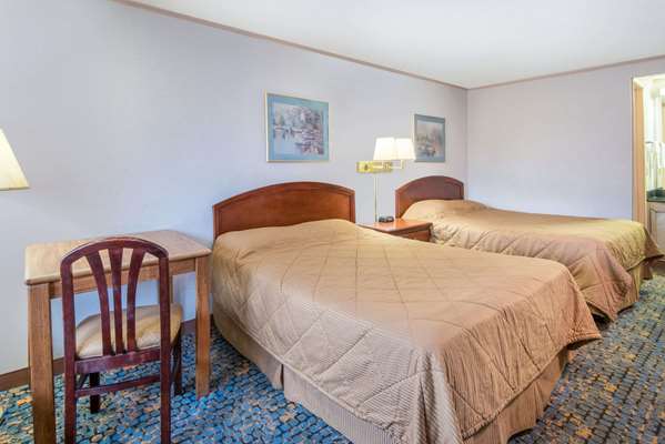  - Knights Inn Canton