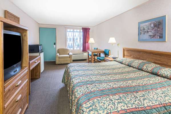  - Knights Inn Canton