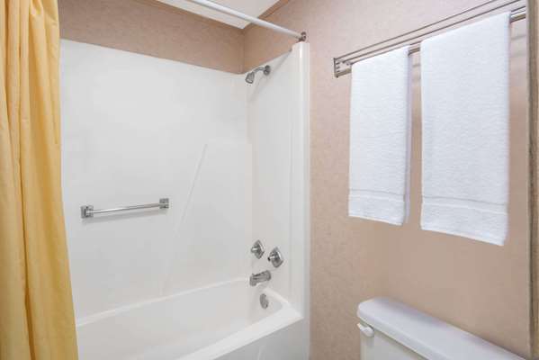  - Knights Inn Canton