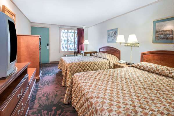  - Knights Inn Canton