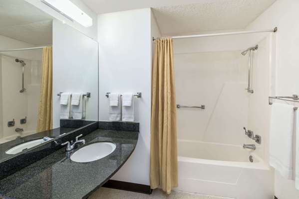  - Knights Inn Canton