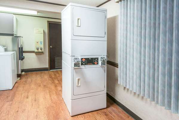  - Knights Inn Canton