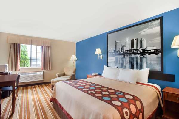  - Super 8 Hotel Defiance