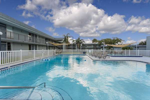 Pool - Super 8 Motel Ocala - I-75, Exit 352