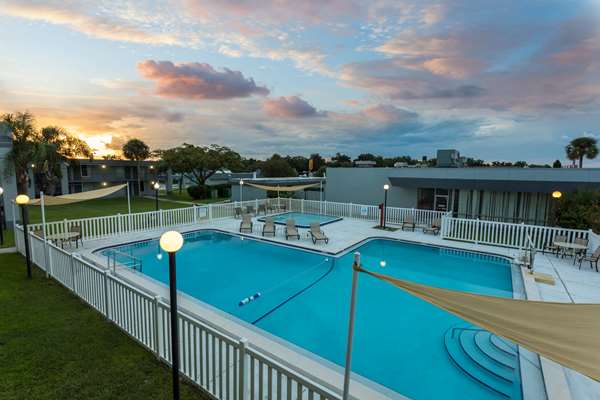 Pool - Super 8 Motel Ocala - I-75, Exit 352