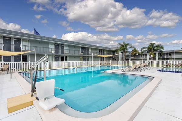 Pool - Super 8 Motel Ocala - I-75, Exit 352