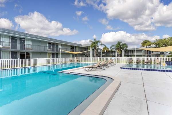 Pool - Super 8 Motel Ocala - I-75, Exit 352