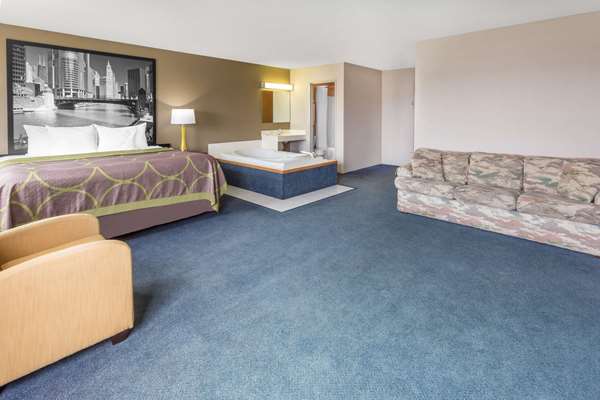 Suite - Super 8 Motel Hebron