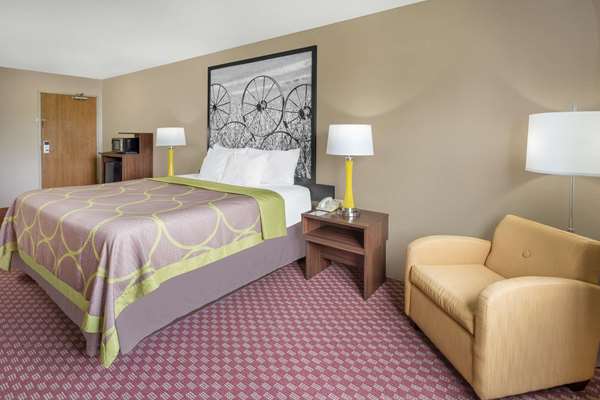  - Super 8 Motel Hebron