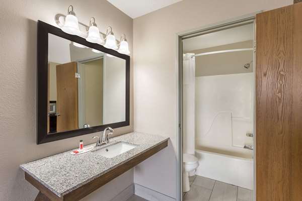  - Super 8 Motel Hebron