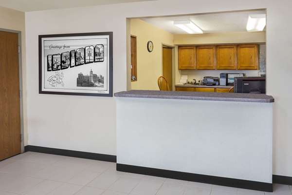  - Super 8 Motel Hebron