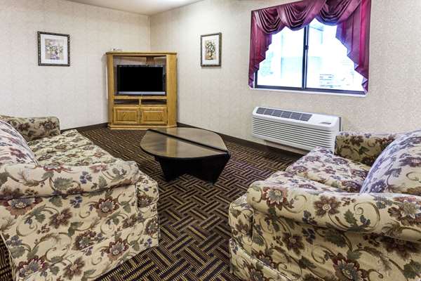  - Super 8 Motel Yorkville