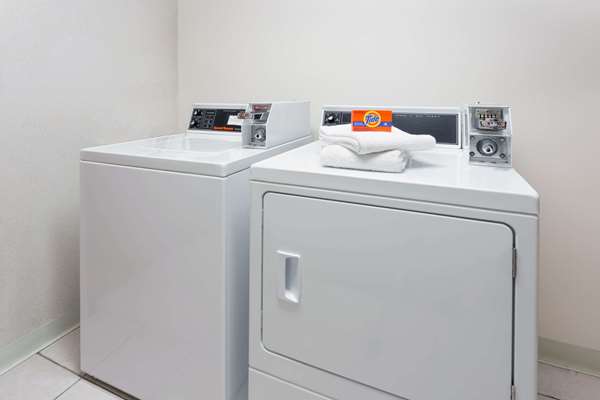  - Super 8 Motel Yorkville