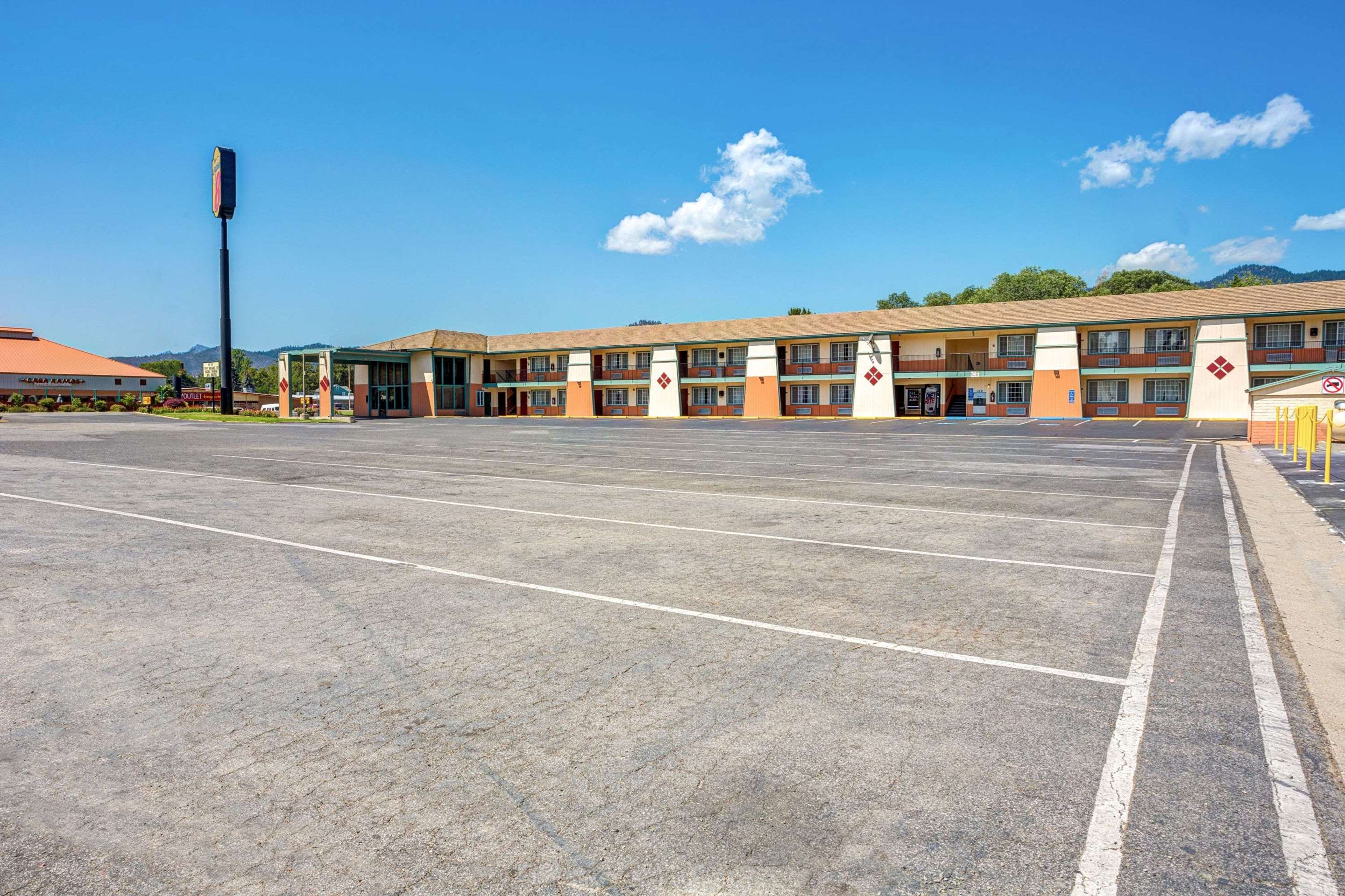Super 8 Yreka Truck Parking | Super 8 by Wyndham Yreka