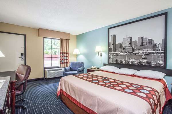  - Super 8 Motel Camp Springs - I-95 & I-495, Exit 9