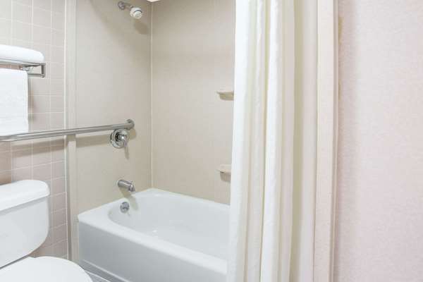  - Super 8 Motel Camp Springs - I-95 & I-495, Exit 9