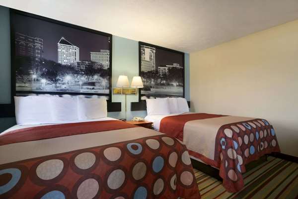 Suite - Super 8 Hotel Park City - I-135, Exit 14