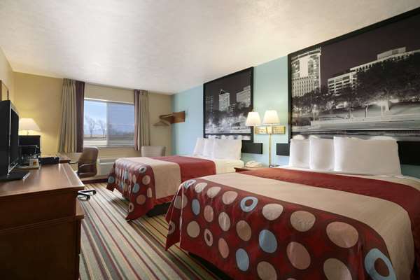  - Super 8 Hotel Park City - I-135, Exit 14