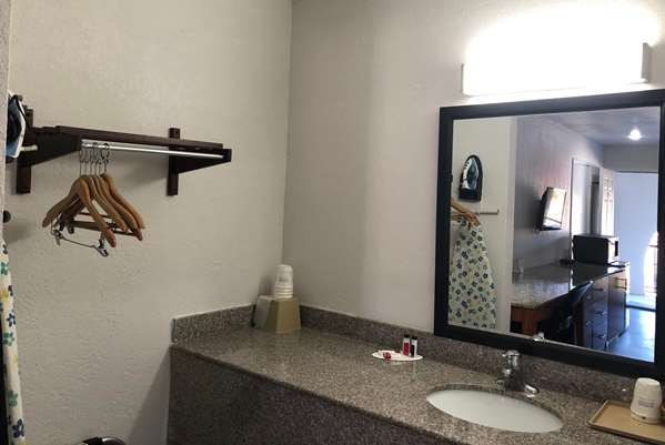  - Super 8 Motel Canton - I-20, Exit 527