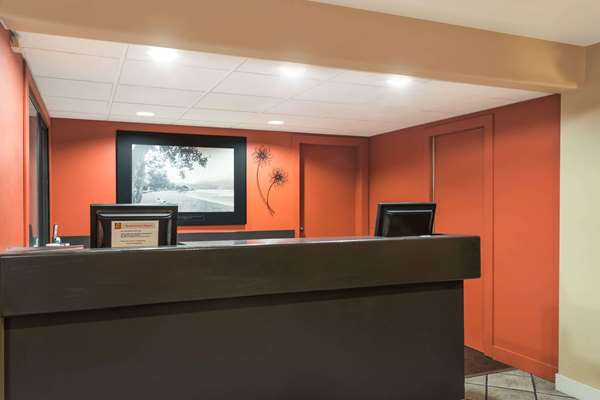  - Super 8 Motel East Kelowna