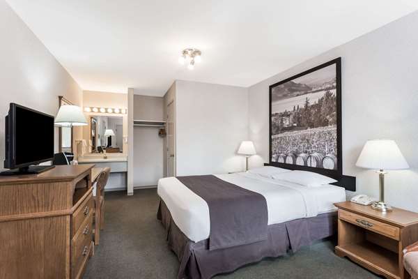  - Super 8 Motel East Kelowna