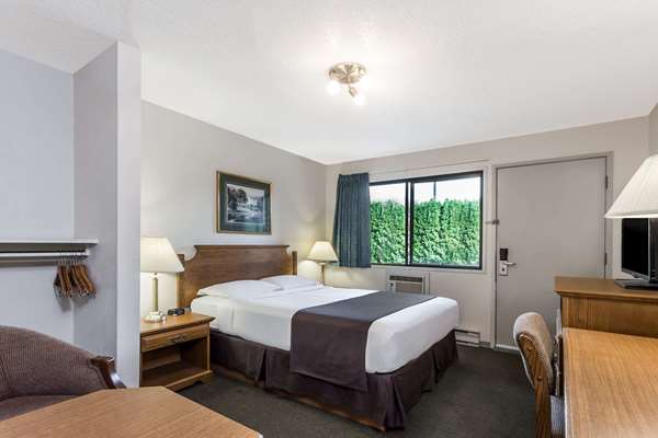  - Super 8 Motel East Kelowna