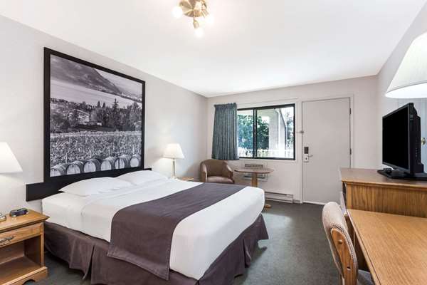  - Super 8 Motel East Kelowna