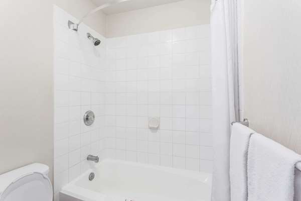  - Super 8 Motel East Kelowna