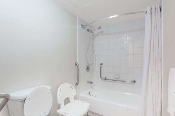  - Super 8 Motel East Kelowna