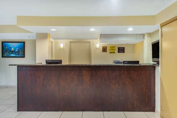  - Super 8 Motel US 19 North Clearwater