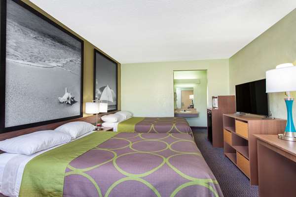  - Super 8 Motel US 19 North Clearwater