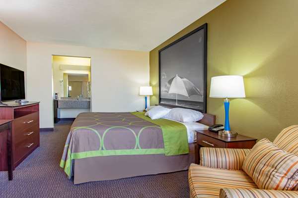  - Super 8 Motel US 19 North Clearwater