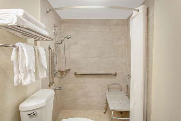  - Super 8 Motel US 19 North Clearwater