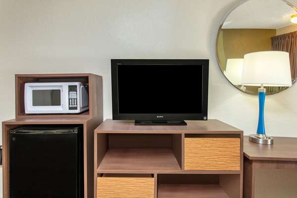  - Super 8 Motel US 19 North Clearwater