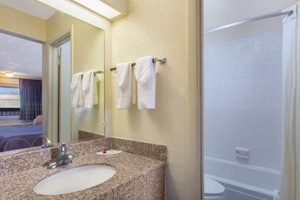  - Super 8 Motel US 19 North Clearwater