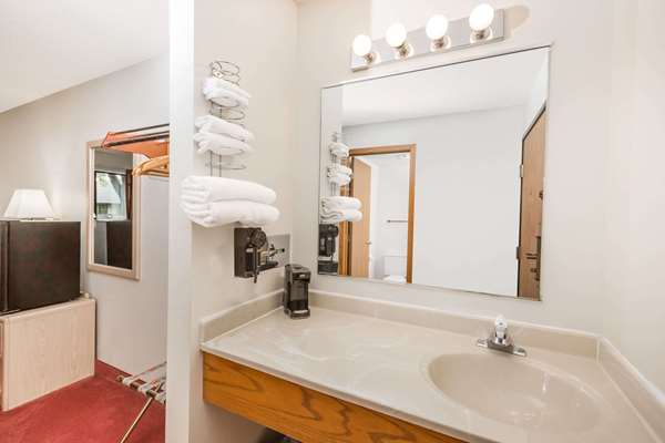  - Super 8 Hotel Estherville