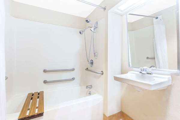  - Super 8 Hotel Spartanburg - I-26, Exit 22