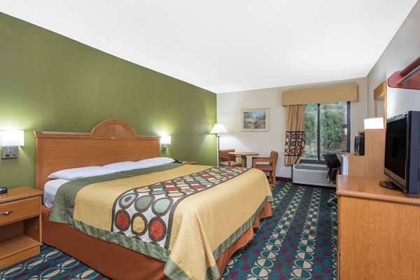  - Super 8 Hotel Spartanburg - I-26, Exit 22