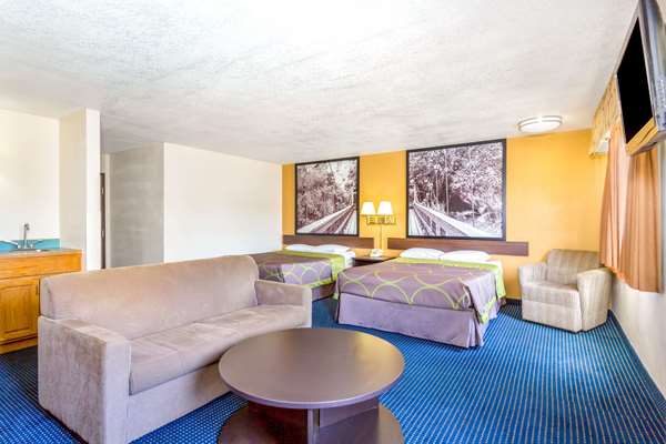 Suite - Super 8 Hotel Gilbert Road Mesa