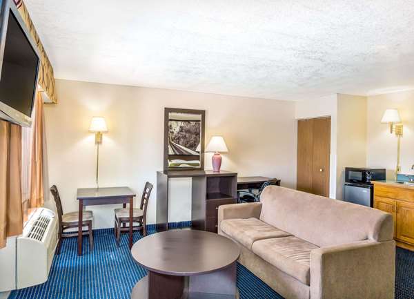 Suite - Super 8 Hotel Gilbert Road Mesa