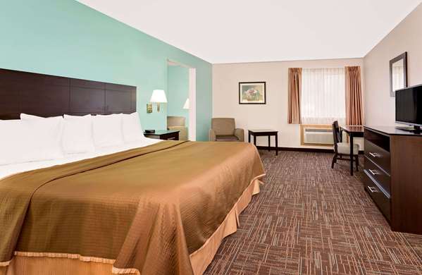 Suite - Howard Johnson Inn Gothenburg - I-80, Exit 211