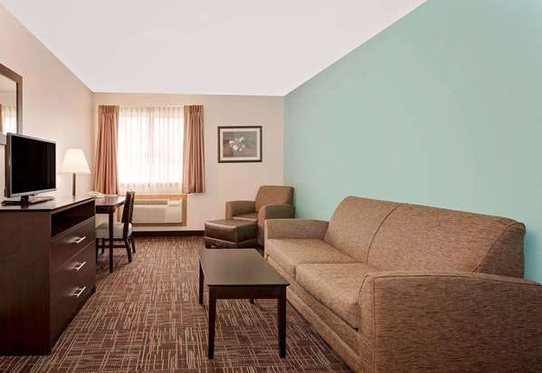 Suite - Howard Johnson Inn Gothenburg - I-80, Exit 211